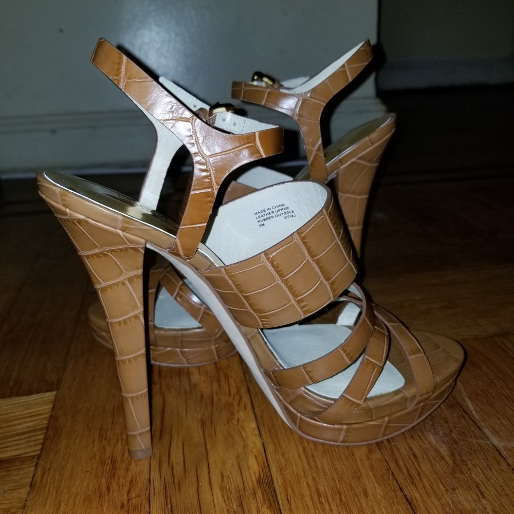 Michael Kors Platform Sandal - Picture 5 of 5
